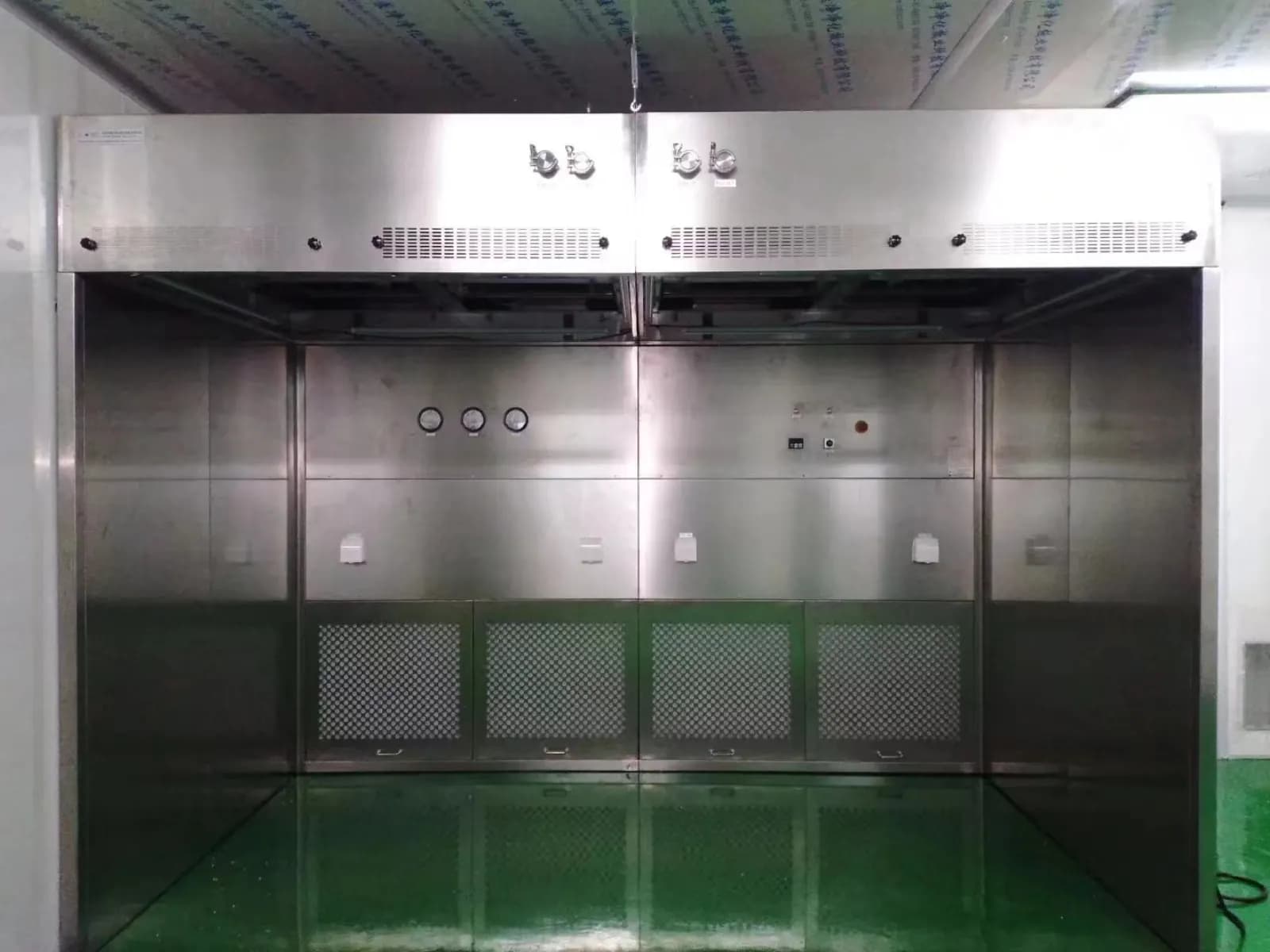 Wide negative pressure dispensing booth with stainless-steel work zone