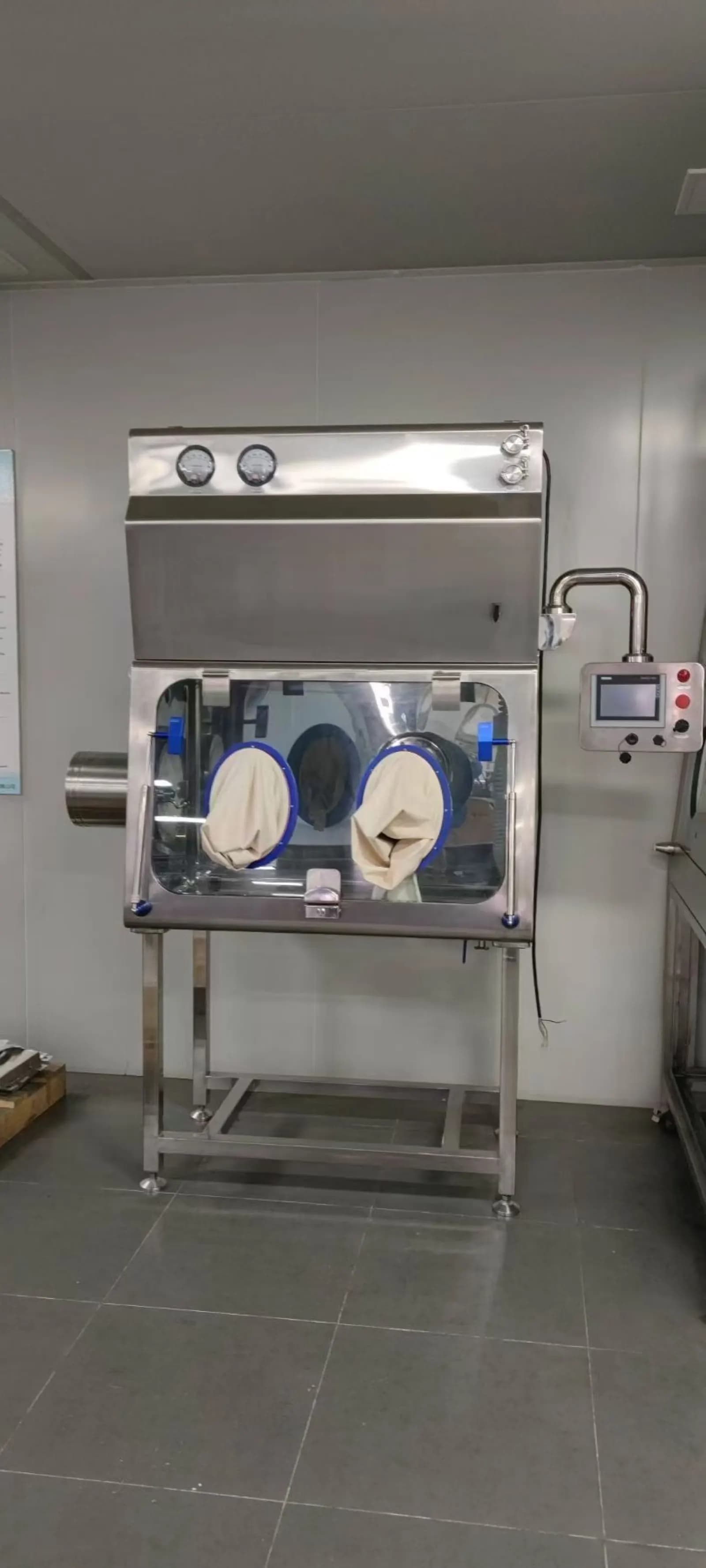Negative Pressure Isolator for Biopharma