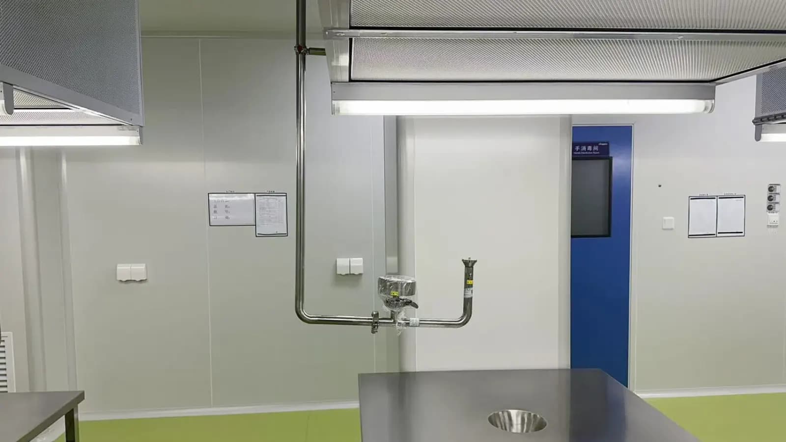 Online microbial monitoring point installed above a clean work area