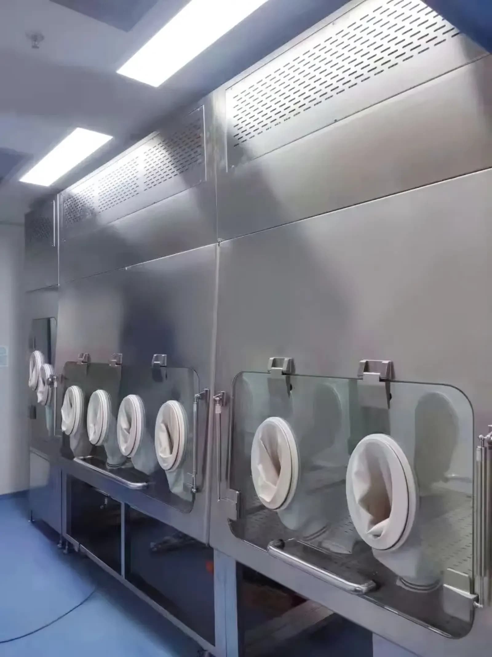 Stainless-steel sterile test isolator installed in a cleanroom
