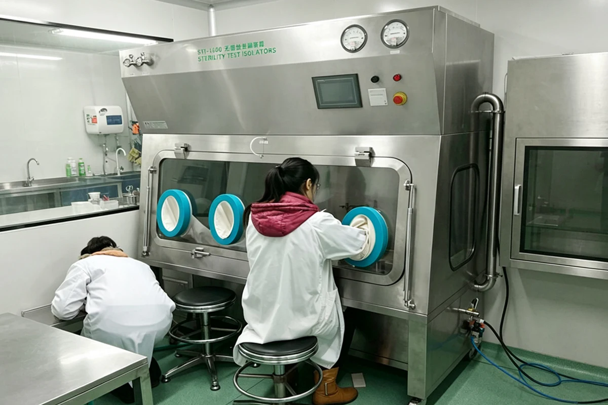 负压隔离器与无菌隔离器的核心区别及正确选型指南